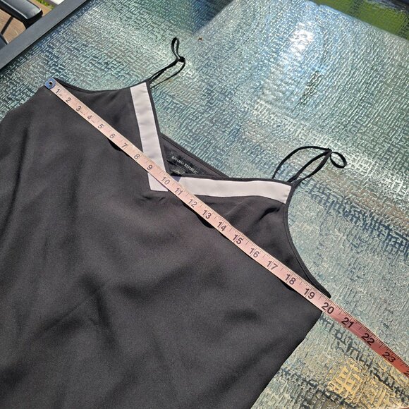Banana Republic V neck Blouse Sleeveless Tank, size Large, EUC Black white trim - Picture 4 of 5